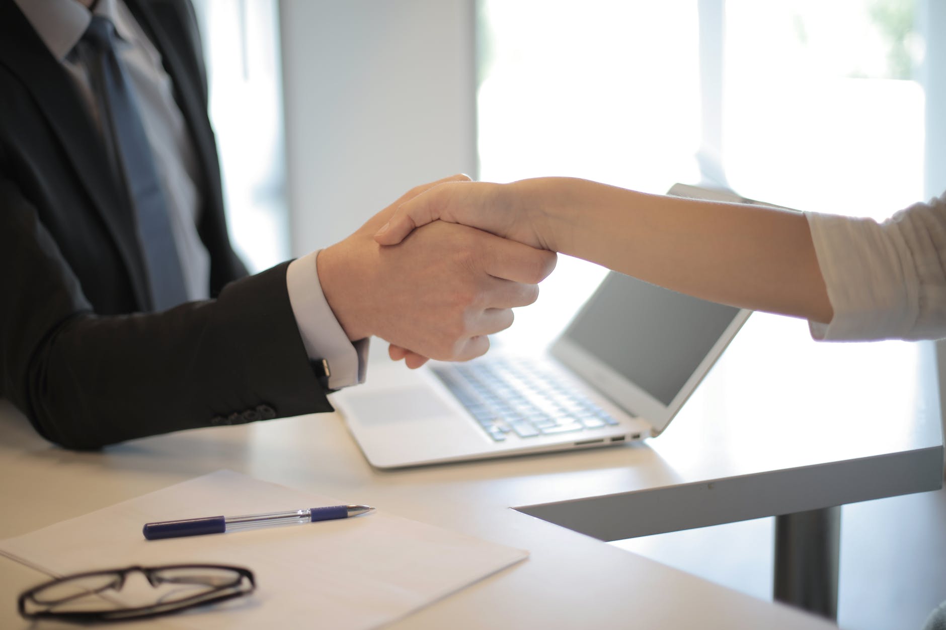Friendly mentoring approach handshake